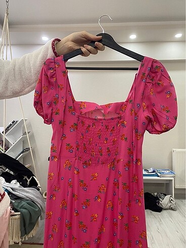 s Beden Pembe çiçekli elbise
