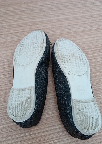 Siyah Parlak Fiyonk Detaylı Dolgu Topuk Babet - Görsel 3