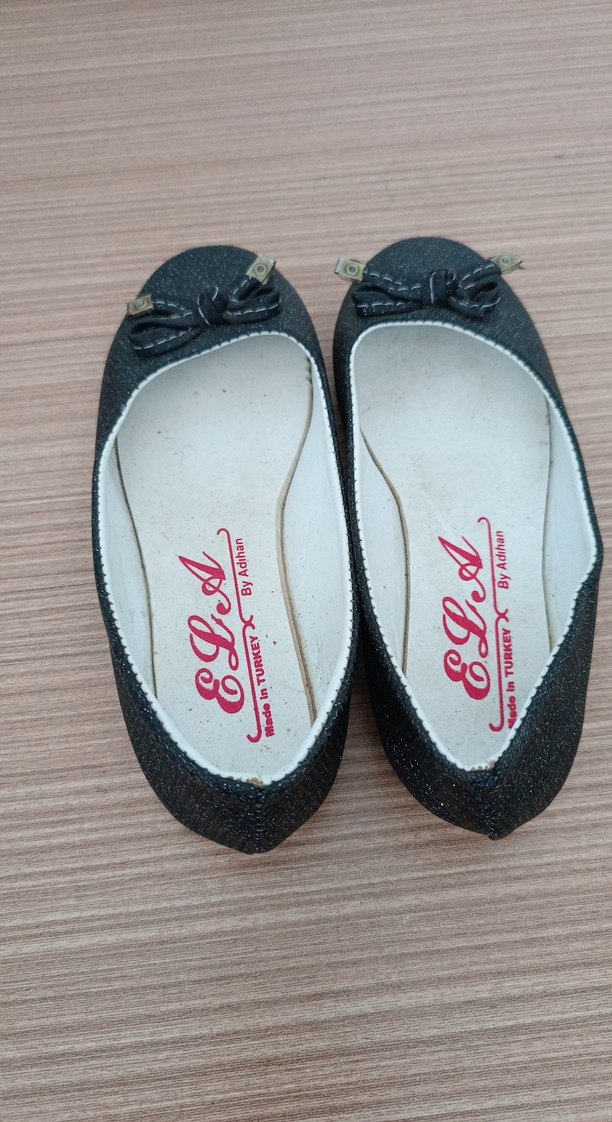 Siyah Parlak Fiyonk Detaylı Dolgu Topuk Babet - Görsel 2