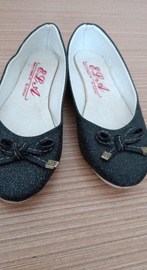 Siyah Parlak Fiyonk Detaylı Dolgu Topuk Babet - Görsel 5