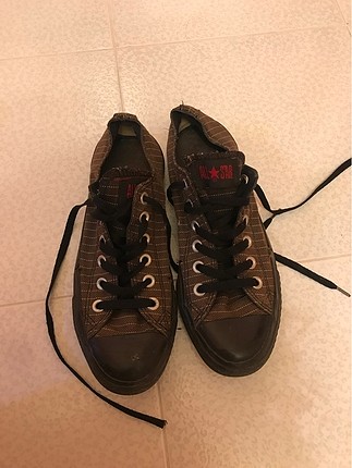 Çizgili converse