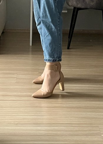 Diğer Bej Tokalı Stiletto