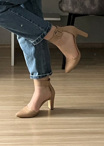 Bej Tokalı Stiletto