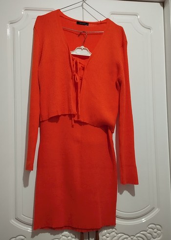 Kısa Kesim V Yaka Kırmızı Triko Kadın Hırka ve etek takım - Görsel 3