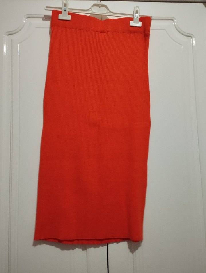 Kısa Kesim V Yaka Kırmızı Triko Kadın Hırka ve etek takım - Görsel 2