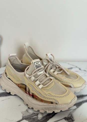 Burberry Ekose Detayli Ekru Sneaker