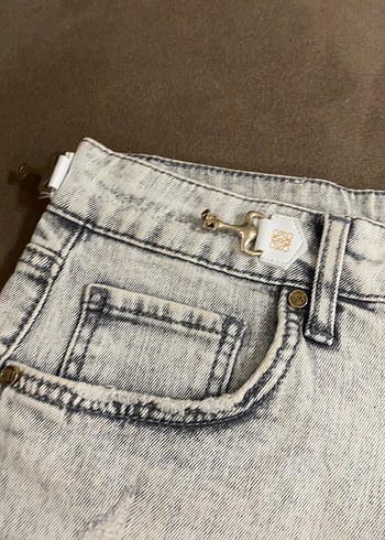 Kadın Gri Denim Mini Şort orijinal - Görsel 4