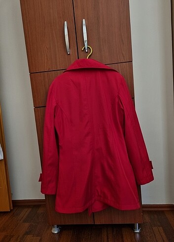 Kırmızı Trençkot
