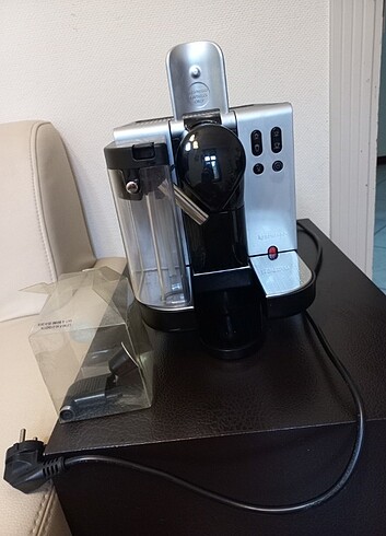 Nespresso kahve makinesi 