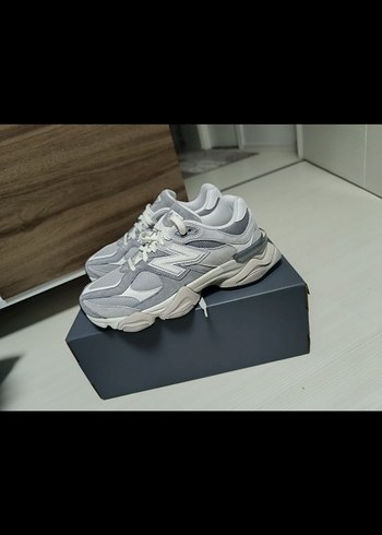 New Balance New Balance 9060 Gri Kadın Spor Ayakkabı