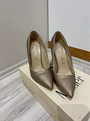 Gold stiletto