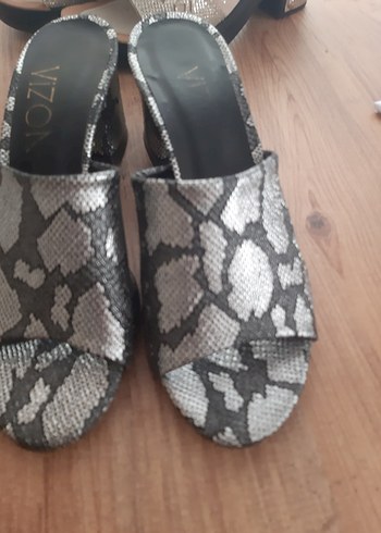 Gri Yılan Desenli Topuklu Kadın terlik sifir