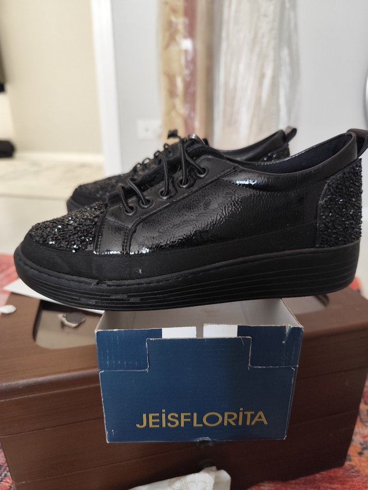 Siyah Taşlı Yüksek Topuklu Kadın Spor Ayakkabı - Görsel 4