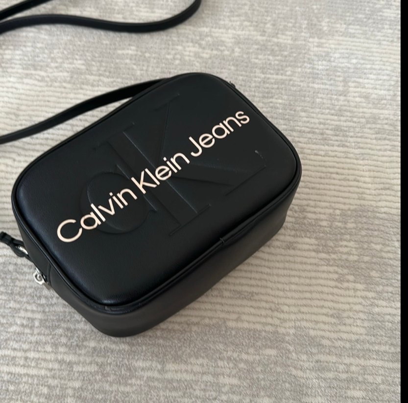 Calvin Klein Siyah Deri Kadın Çapraz Çanta - Görsel 3