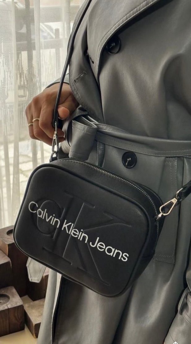 Calvin Klein Siyah Deri Kadın Çapraz Çanta - Görsel 2