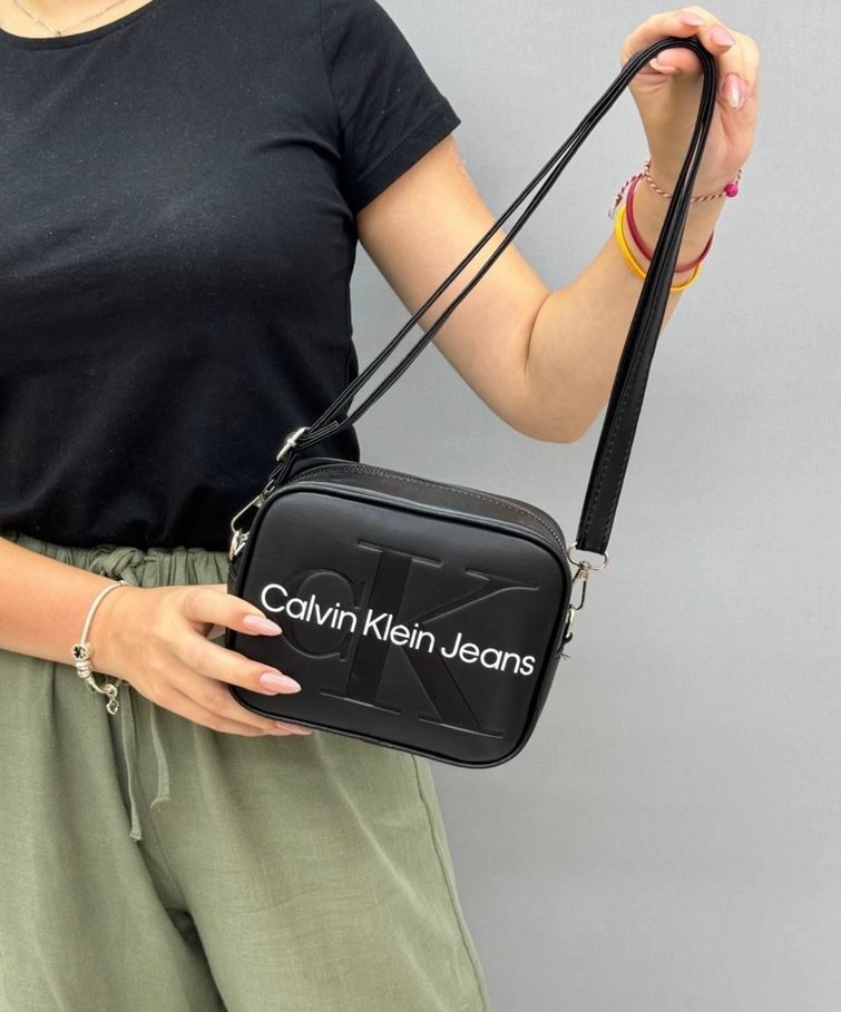 Calvin Klein Siyah Deri Kadın Çapraz Çanta - Görsel 2