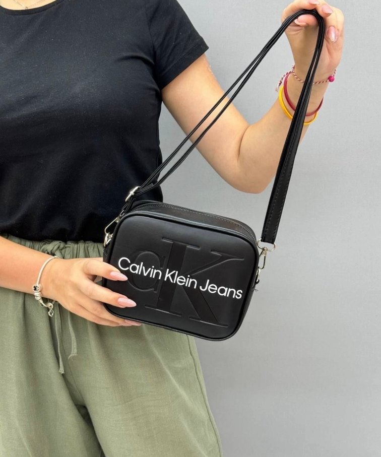 Calvin Klein Siyah Deri Kadın Çapraz Çanta - Görsel 2