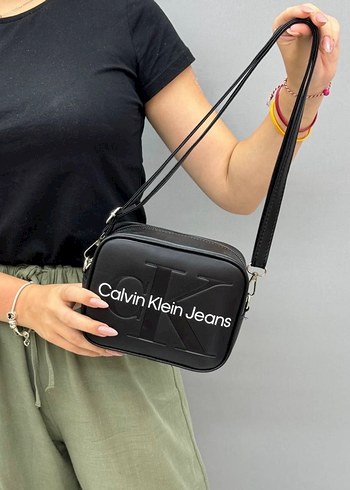 Calvin Klein Siyah Deri Kadın Çapraz Çanta - Görsel 2