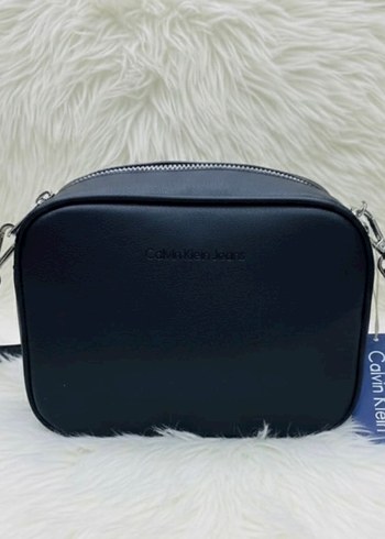 Calvin Klein Siyah Deri Kadın Çapraz Çanta - Görsel 2