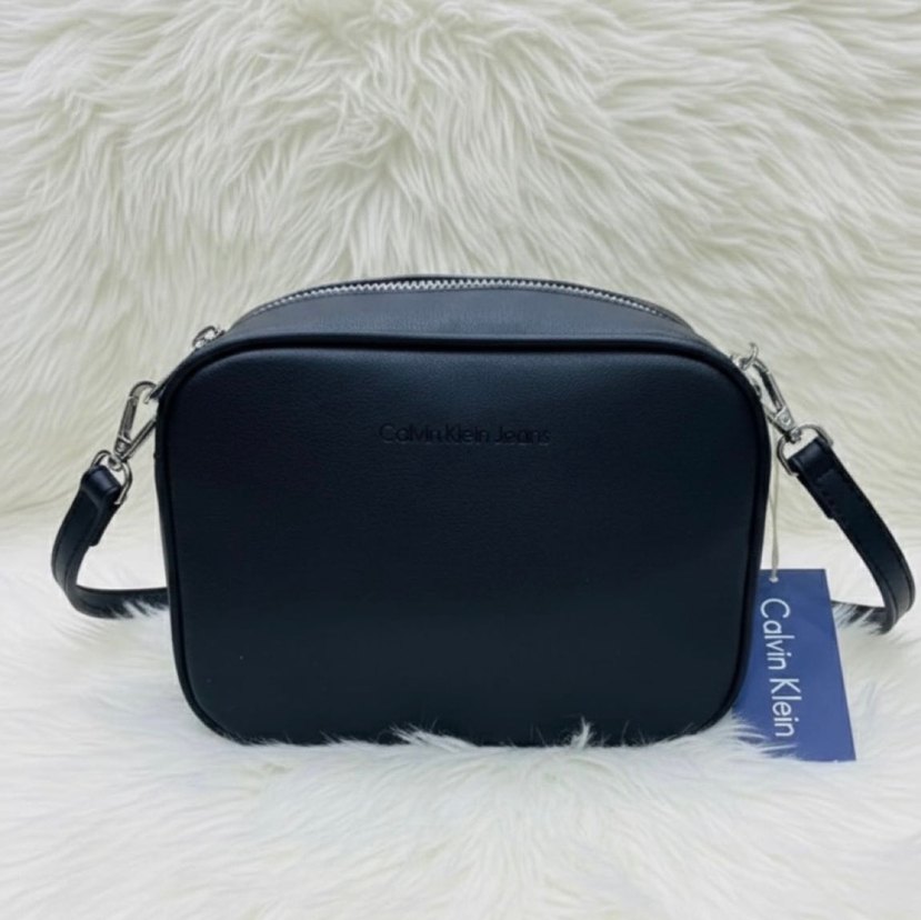 Calvin Klein Siyah Deri Kadın Çapraz Çanta - Görsel 2