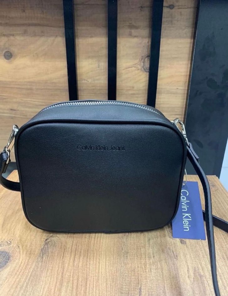 Calvin Klein Siyah Çapraz Çanta — görsel 2/4