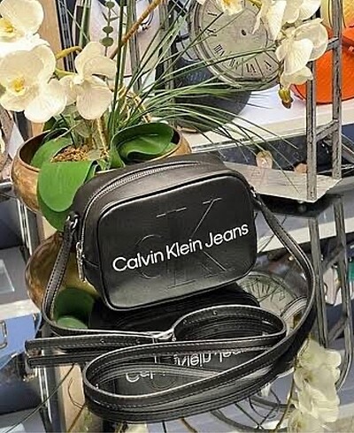 Calvin Klein Calvin klein çapraz askılı omuz çantası