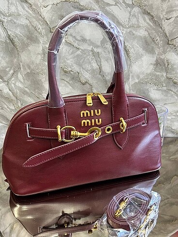 Miu Miu mıu mıu yeni askılı çapraz kol ve omuz çantası