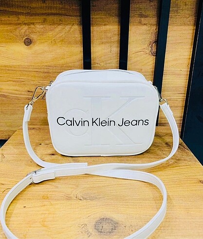 Calvin Klein askılı omuz çapraz çanta
