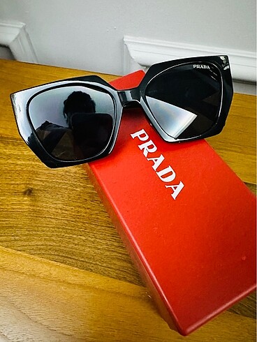 Prada yeni model Prada kutulu güneş gözlüğü