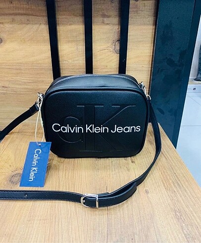 Calvin Klein askılı omuz çapraz çanta yeni