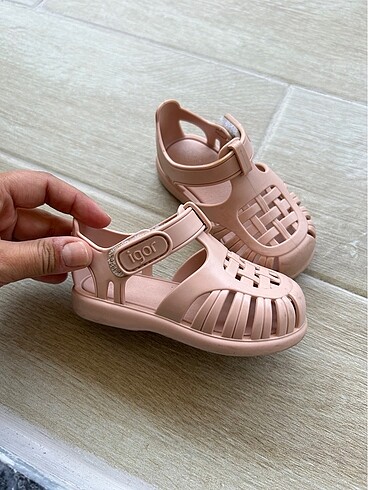 İgor tobby pembe sandalet