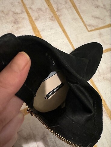 40 Beden siyah Renk Zara?nın en sevilen botu