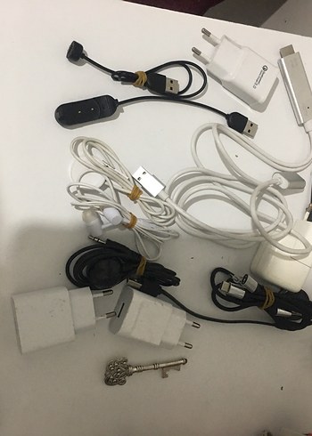 Beyaz Telefon Şarj Cihazları ve Kabloları tane ile satıyorum