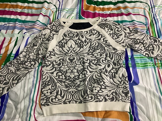 Sweatshirt