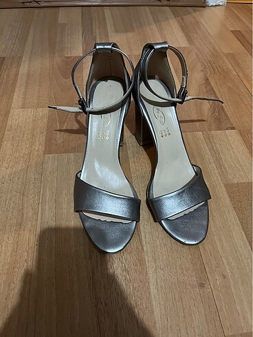 Silver Topuklu Ayakkabi