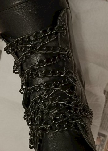 Elle Zincir Detaylı Siyah Deri Kadın Bot - Görsel 3
