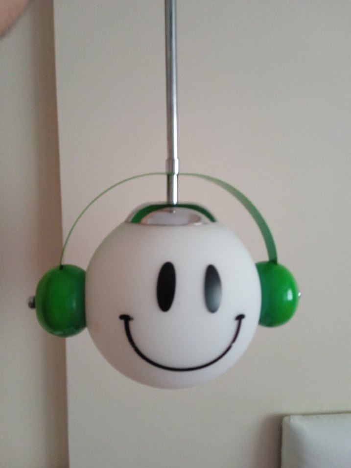 Yeşil Renkli Kulaklıklı Gülümseyen Lamba
çocuk odası avize - Görsel 3