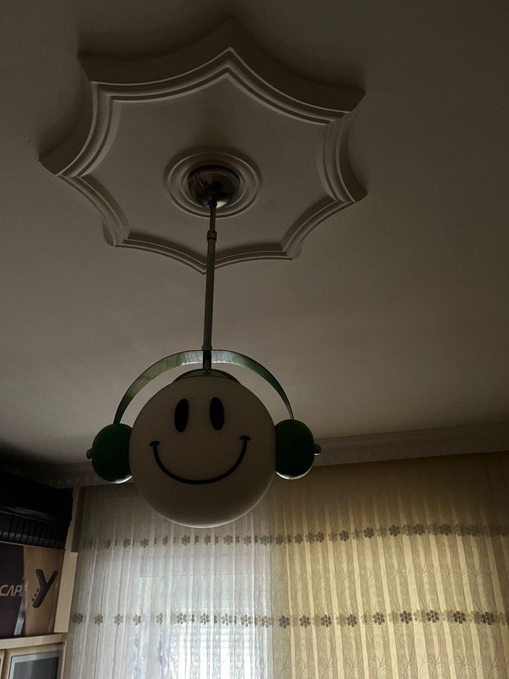 Yeşil Renkli Kulaklıklı Gülümseyen Lamba
çocuk odası avize - Görsel 2