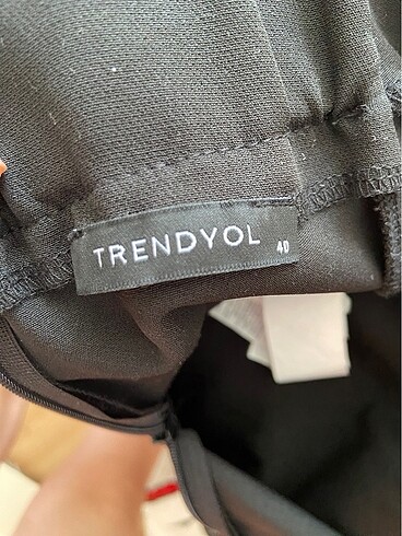 Trendyol & Milla yırtmaçlı mini etek