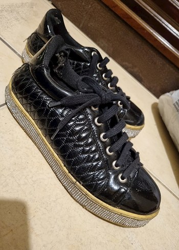 Parlak Siyah Kadın Sneakers Taş Detaylı
