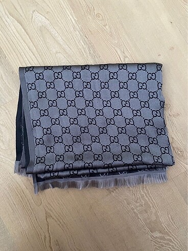 gucci şal