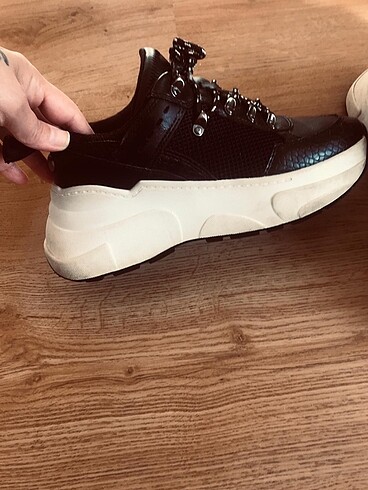 35 Beden stradivarius spor ayakkabı