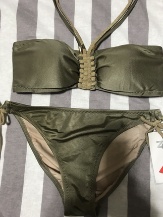 Zeki Mayo bikini 