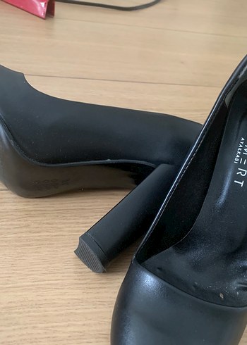 Diğer Siyah Mat Deri Stiletto Topuklu Kadın Ayakkabı