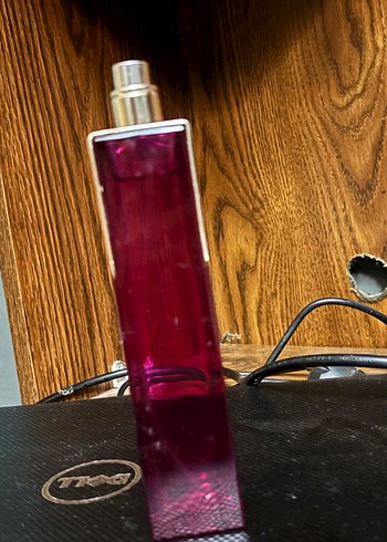 Yves Saint Laurent YSL Kadın Parfümü Şişesi