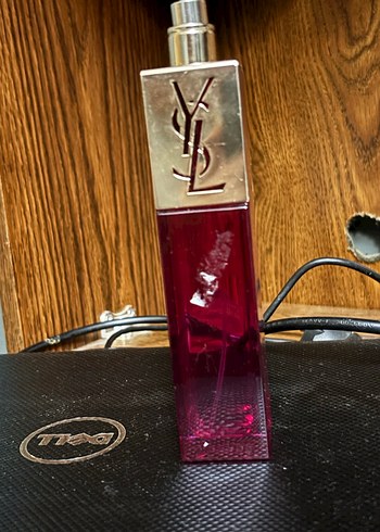 YSL Kadın Parfümü Şişesi