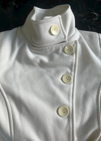 Düğmeli Beyaz Midi Kaban - Görsel 2