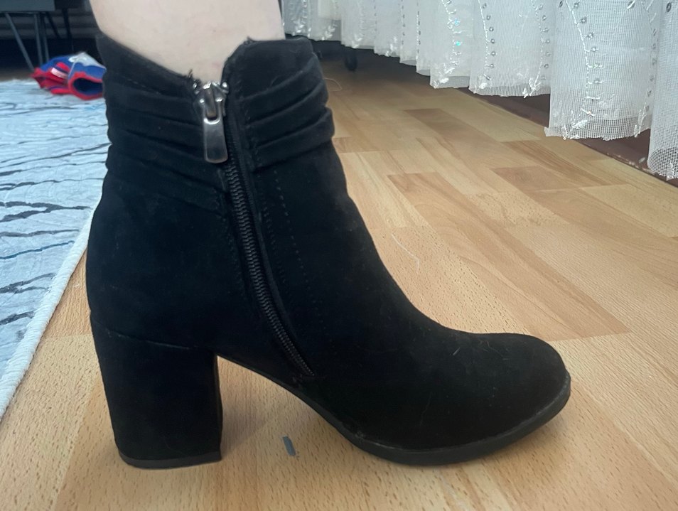 Siyah Süet Tokalı Kadın Bot - Görsel 2