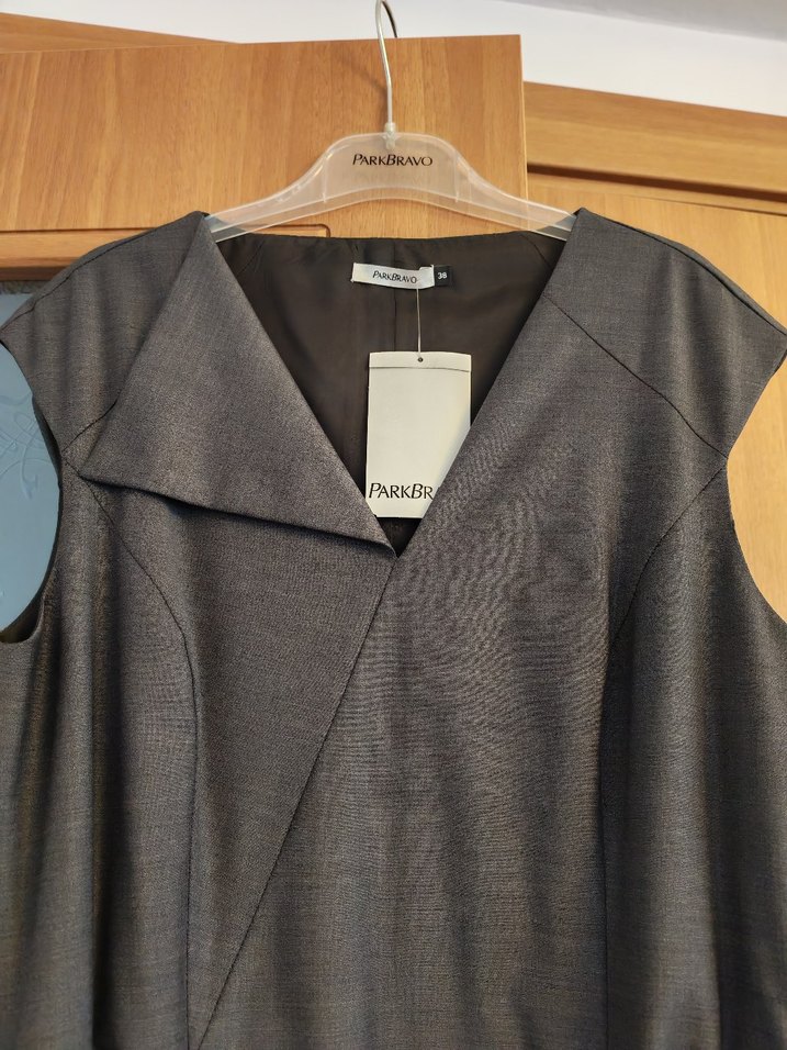 Gri V Yaka Kemerli Uzun Elbise - Görsel 3