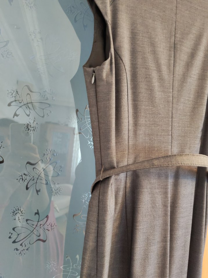 Gri V Yaka Kemerli Uzun Elbise - Görsel 4